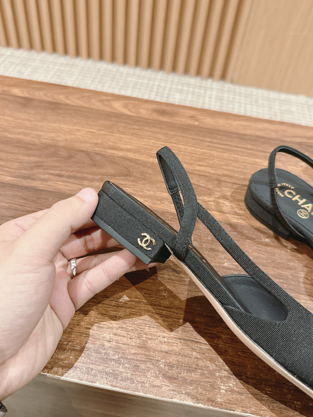 UA Ch*el SLINGBACKS FLAT