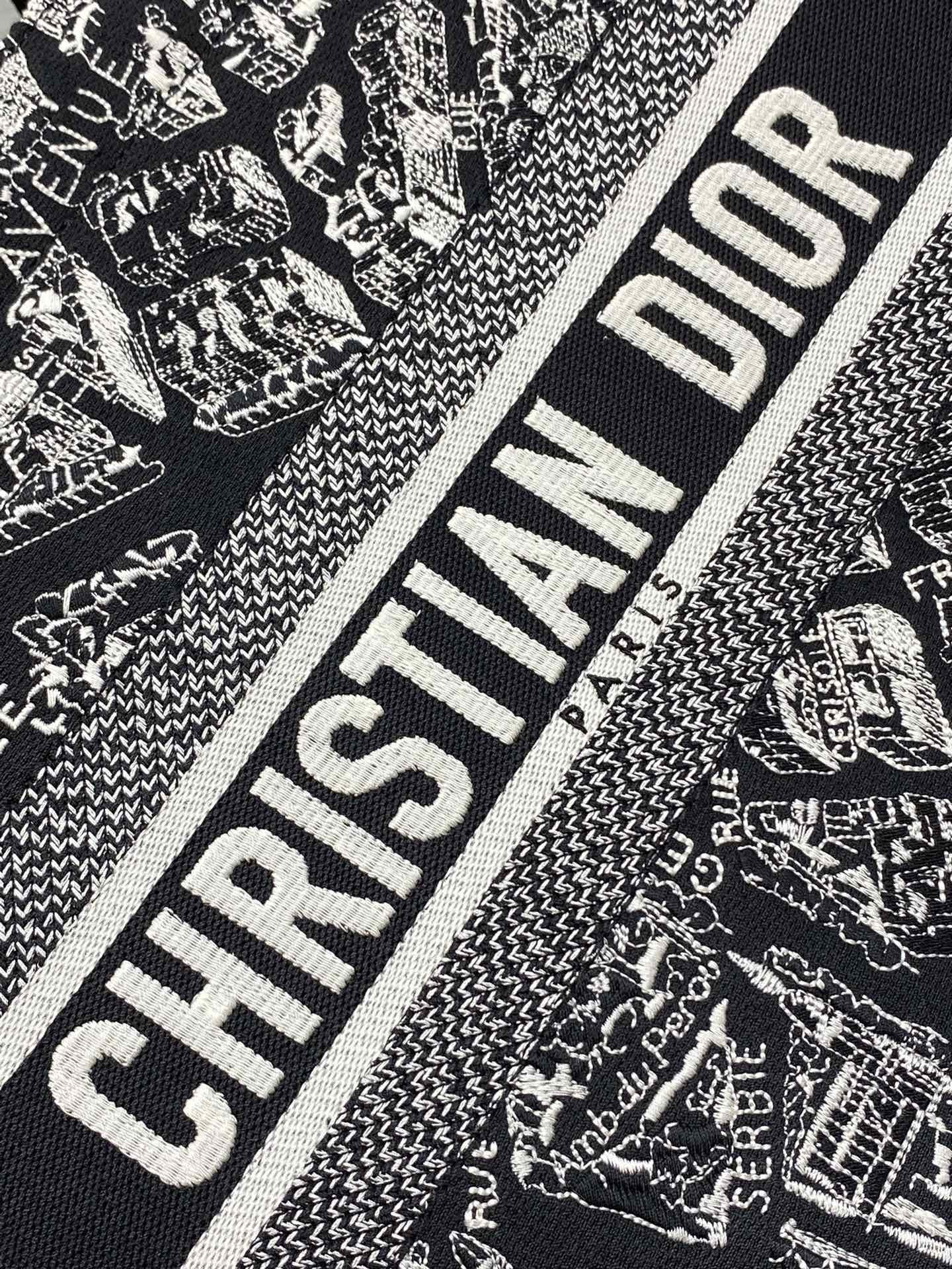 D*0r Medium D*0r Book Tote Black and White Plan de Paris Embroidery 36 x 27.5 x 16.5 cm