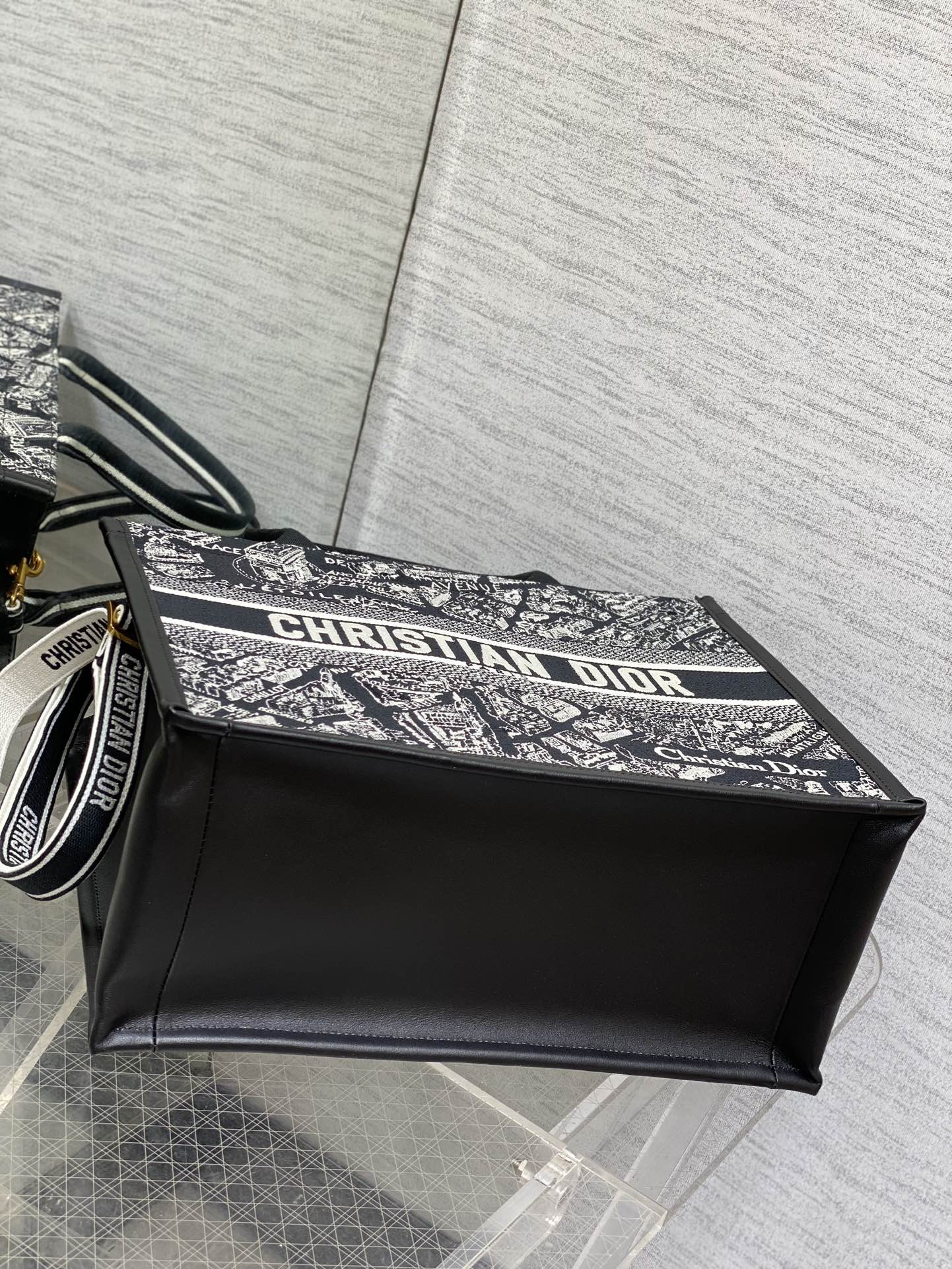 D*0r Medium D*0r Book Tote Black and White Plan de Paris Embroidery 36 x 27.5 x 16.5 cm