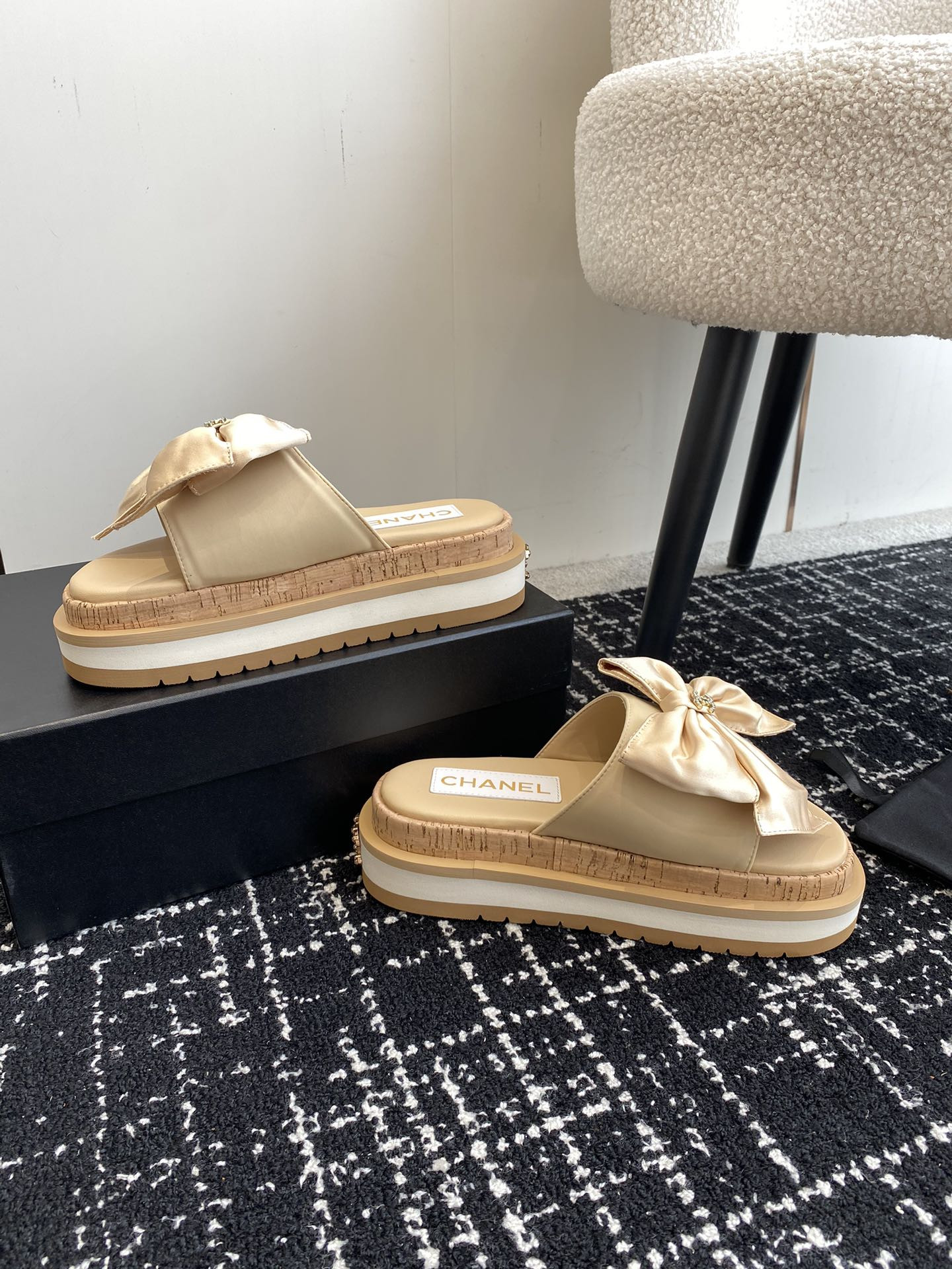 UA Ch*el PLATFORM SLIDES