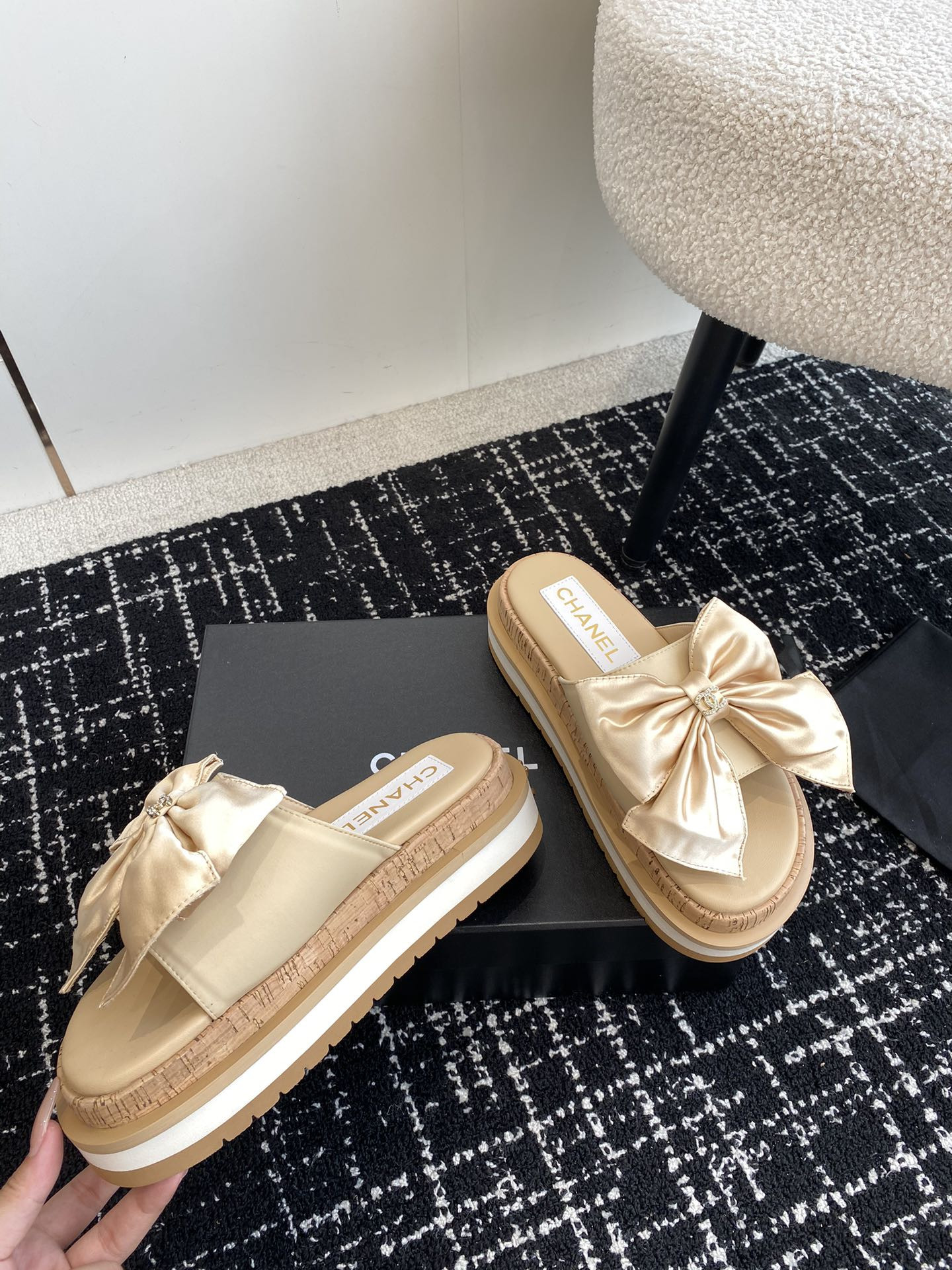 UA Ch*el PLATFORM SLIDES