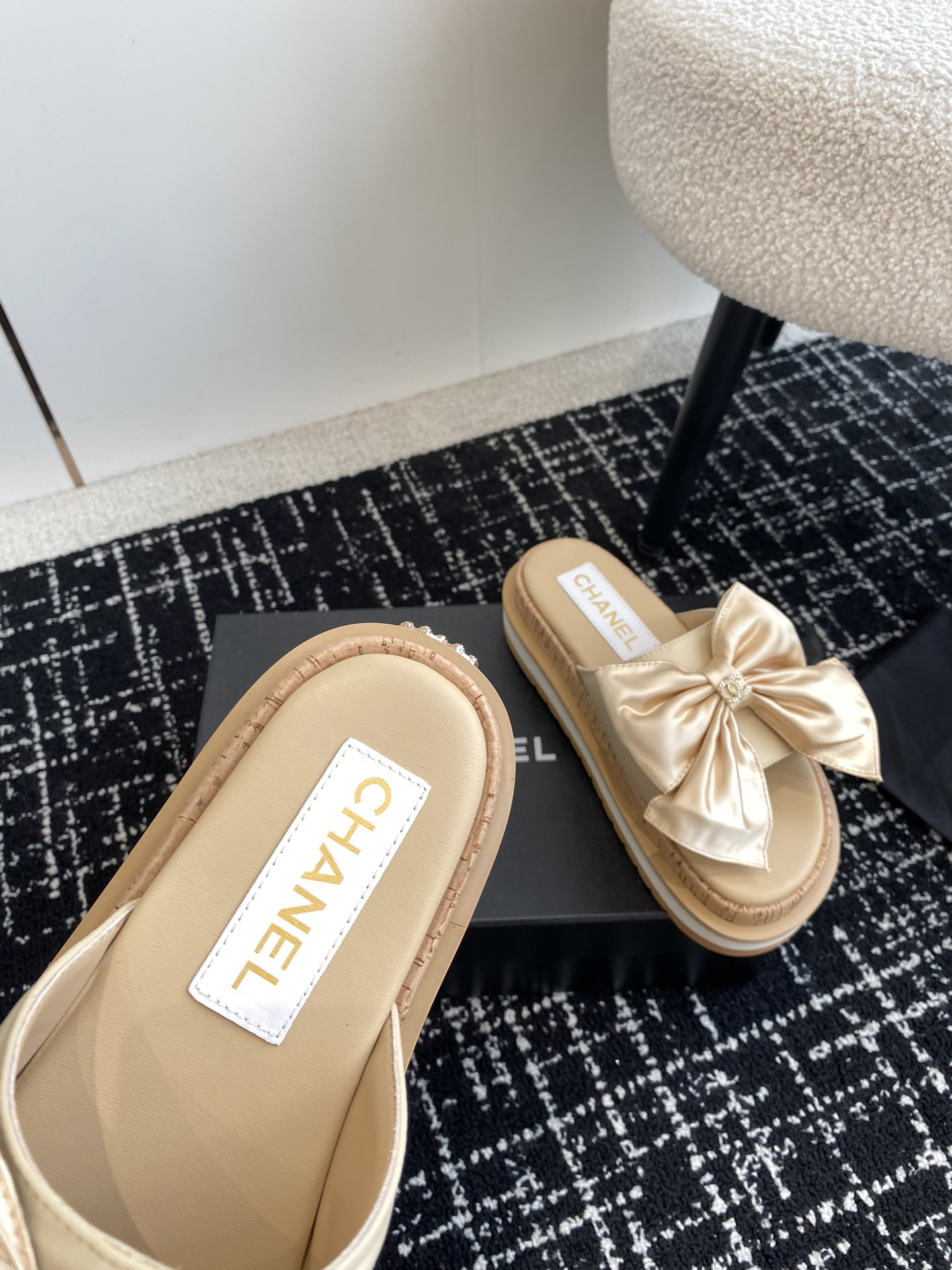 UA Ch*el PLATFORM SLIDES