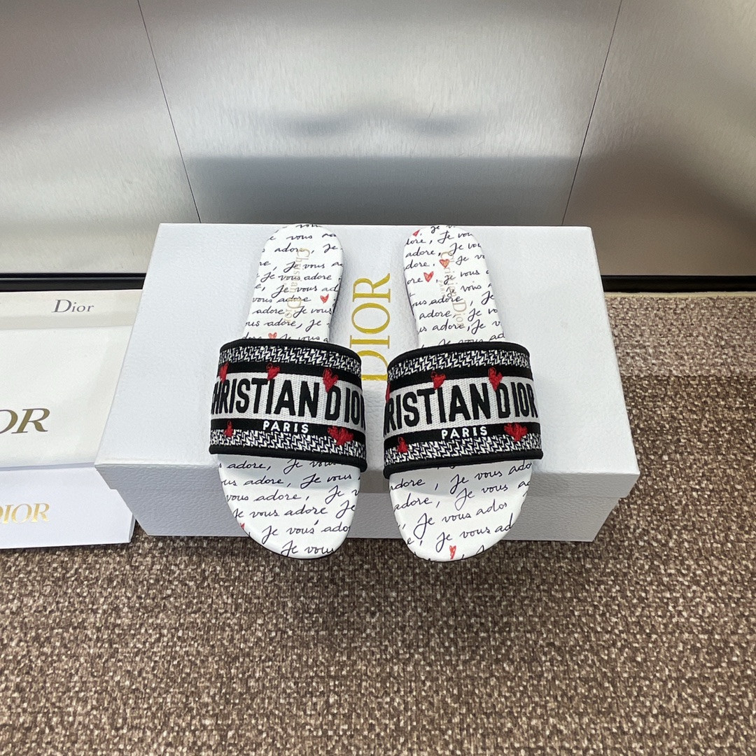 UA D*0ramour Dway Slide