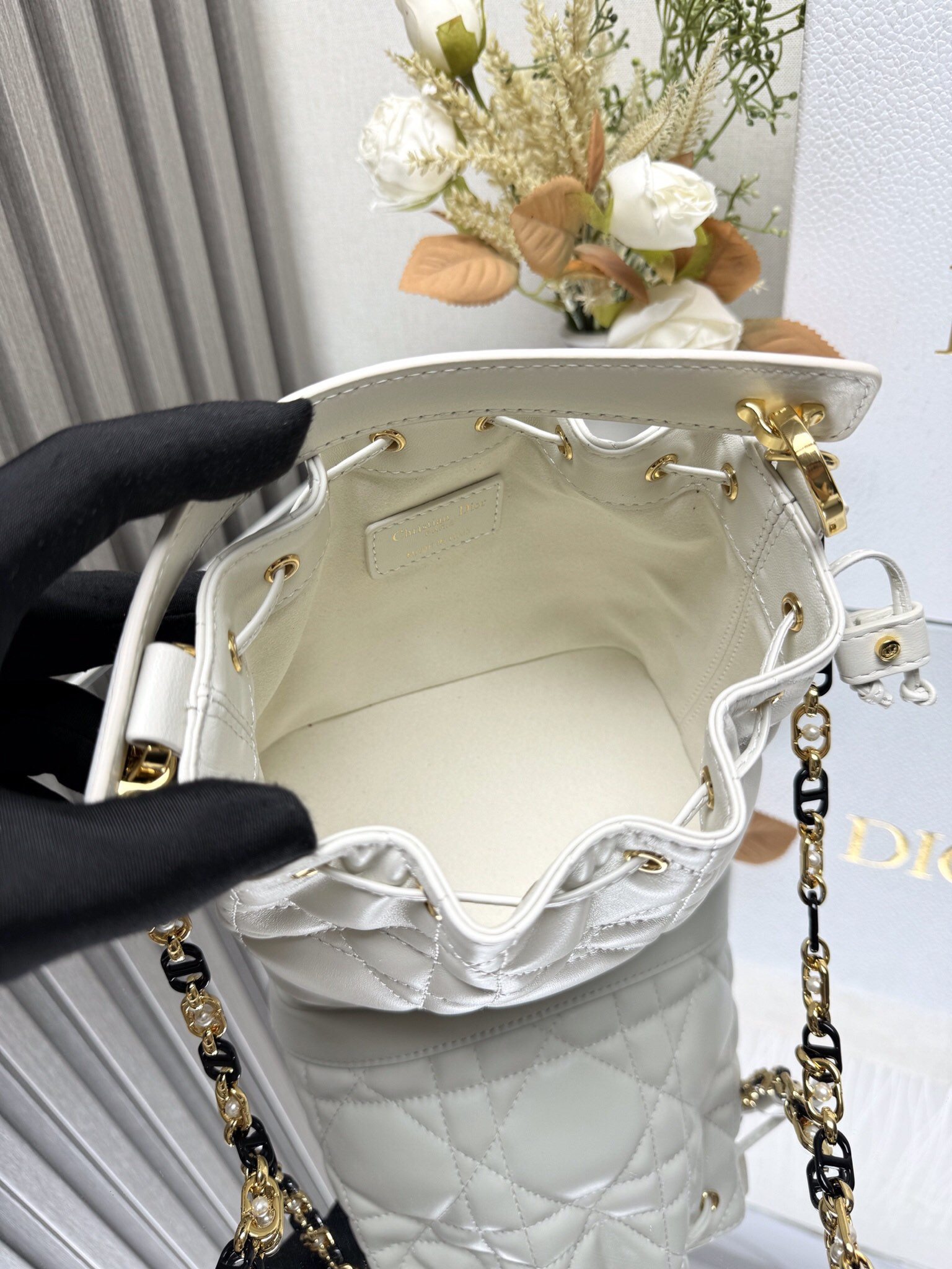 Small D*0r Jolie Bucket Bag 17 x 16 x 10.5 cm