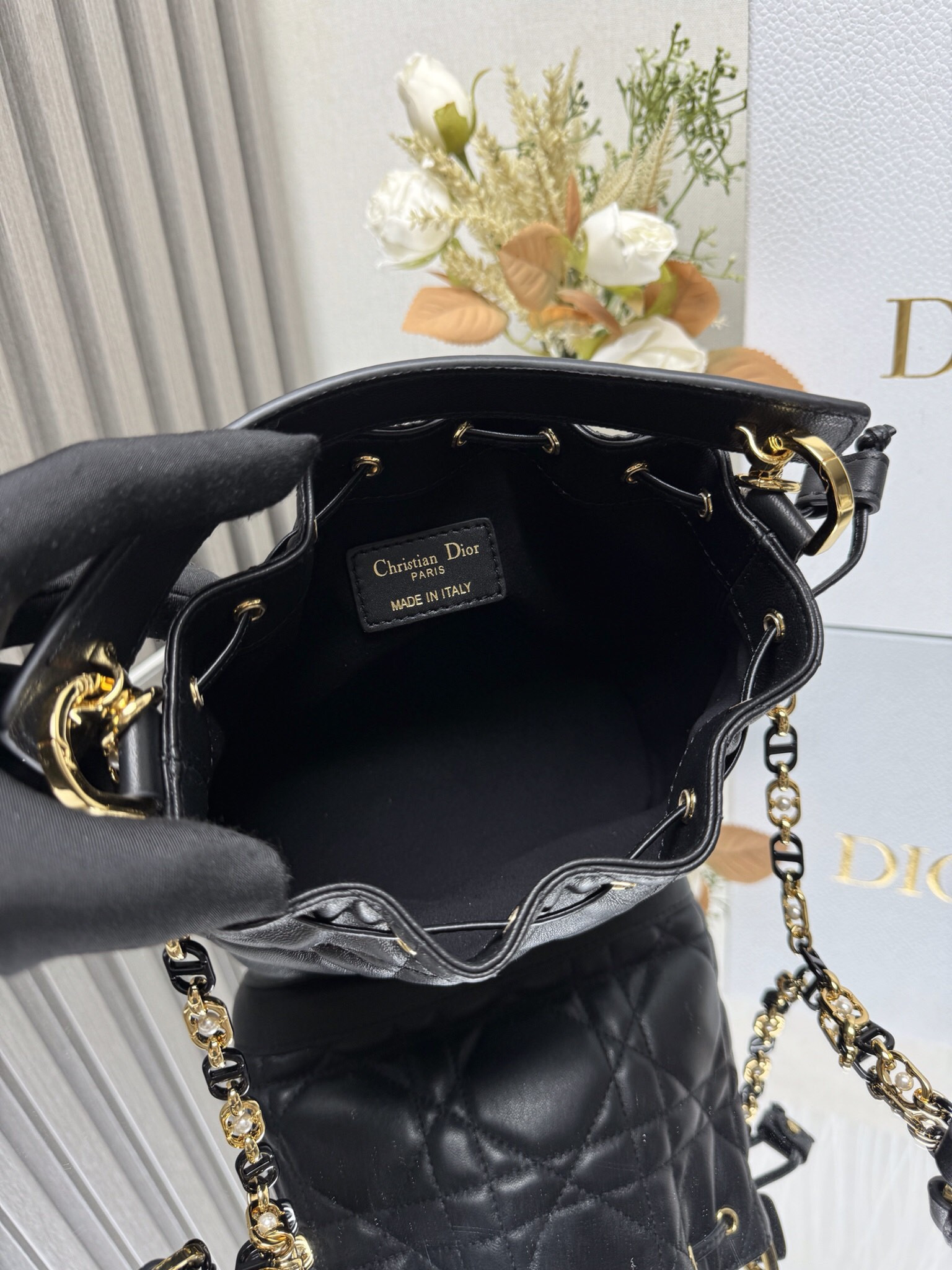 Small D*0r Jolie Bucket Bag 17 x 16 x 10.5 cm
