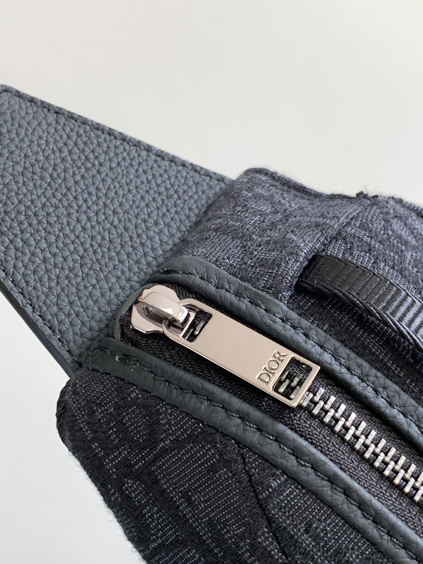 Mini D*0r Scarab Bag 28 x 12.2 x 3.8 cm