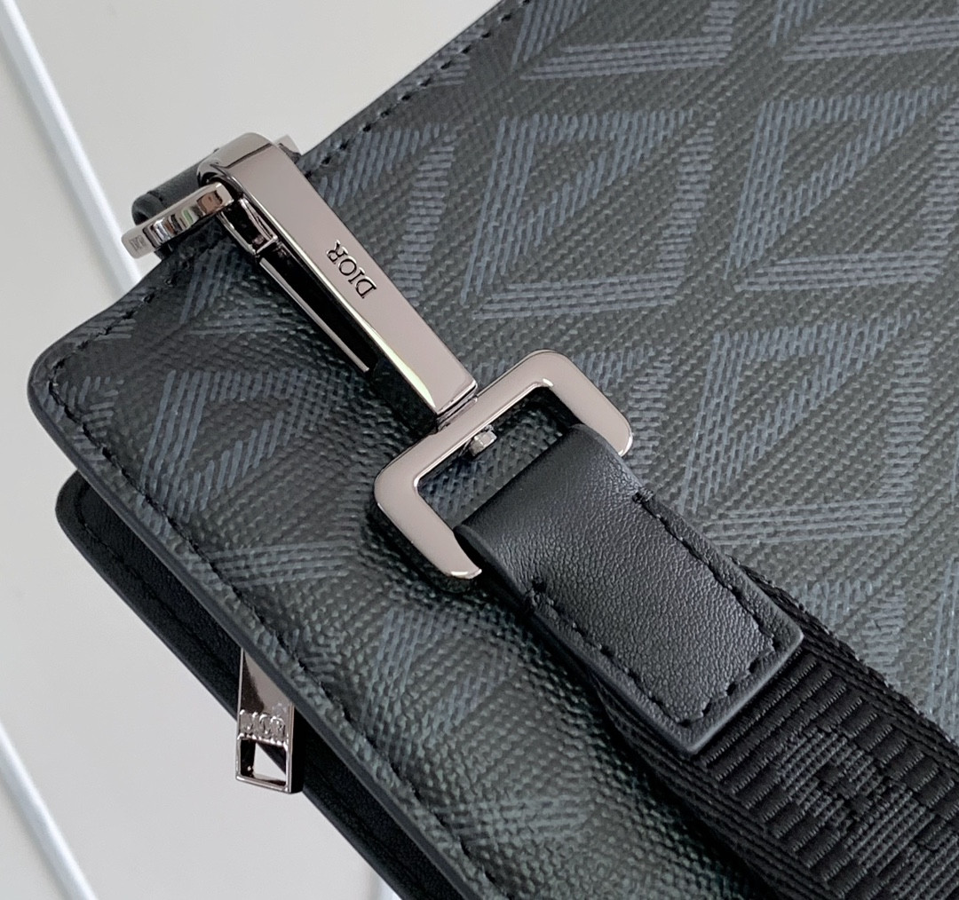 D*0r A5 Triangle Pouch 27 x 19.5 x 6 cm