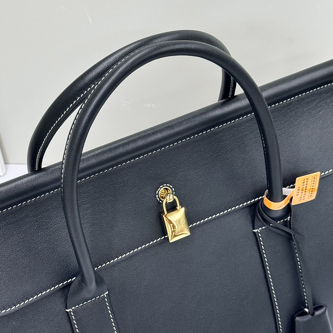 L**o p*ana Loom Bag L32 Black Smooth Calfskin 33 x 23 x 18 cm