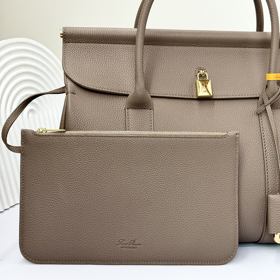 L**o p*ana Loom Bag L32 Grained Calfskin 33 x 23 x 18 cm