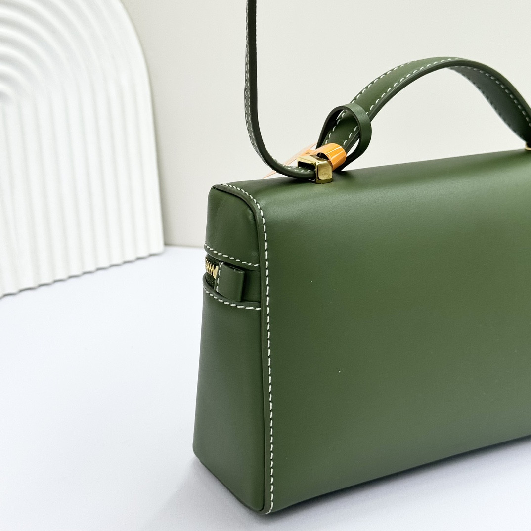 L**o p*ana Extra Pocket L19 Smooth Calfskin 11 x 19 x 6.5 cm