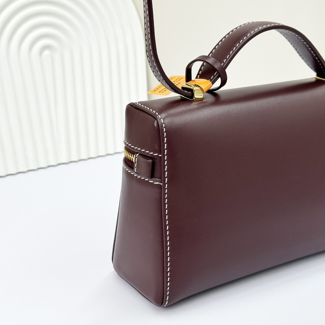 L**o p*ana Extra Pocket L19 Smooth Calfskin 11 x 19 x 6.5 cm