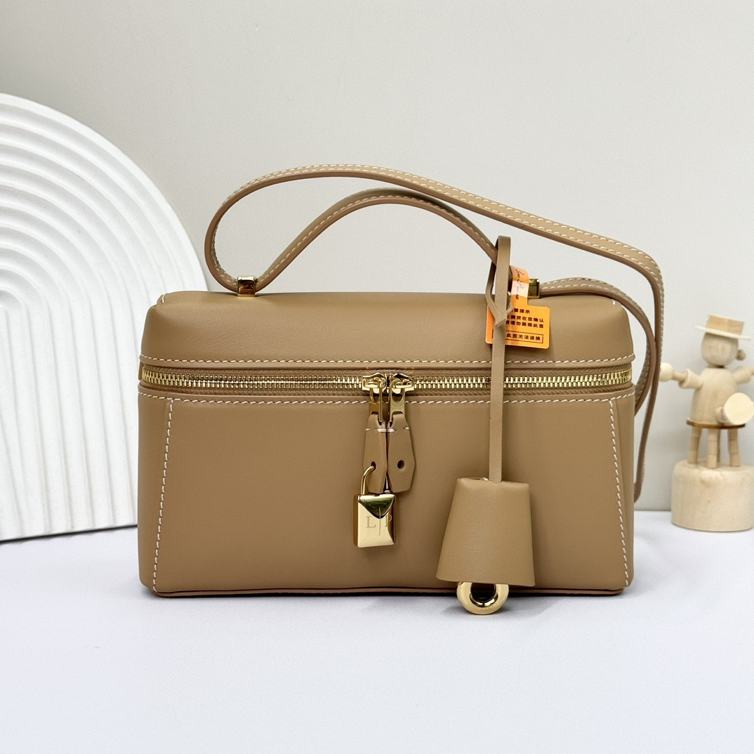 L**o p*ana Extra Pocket L19 11 x 19 x 6.5 cm