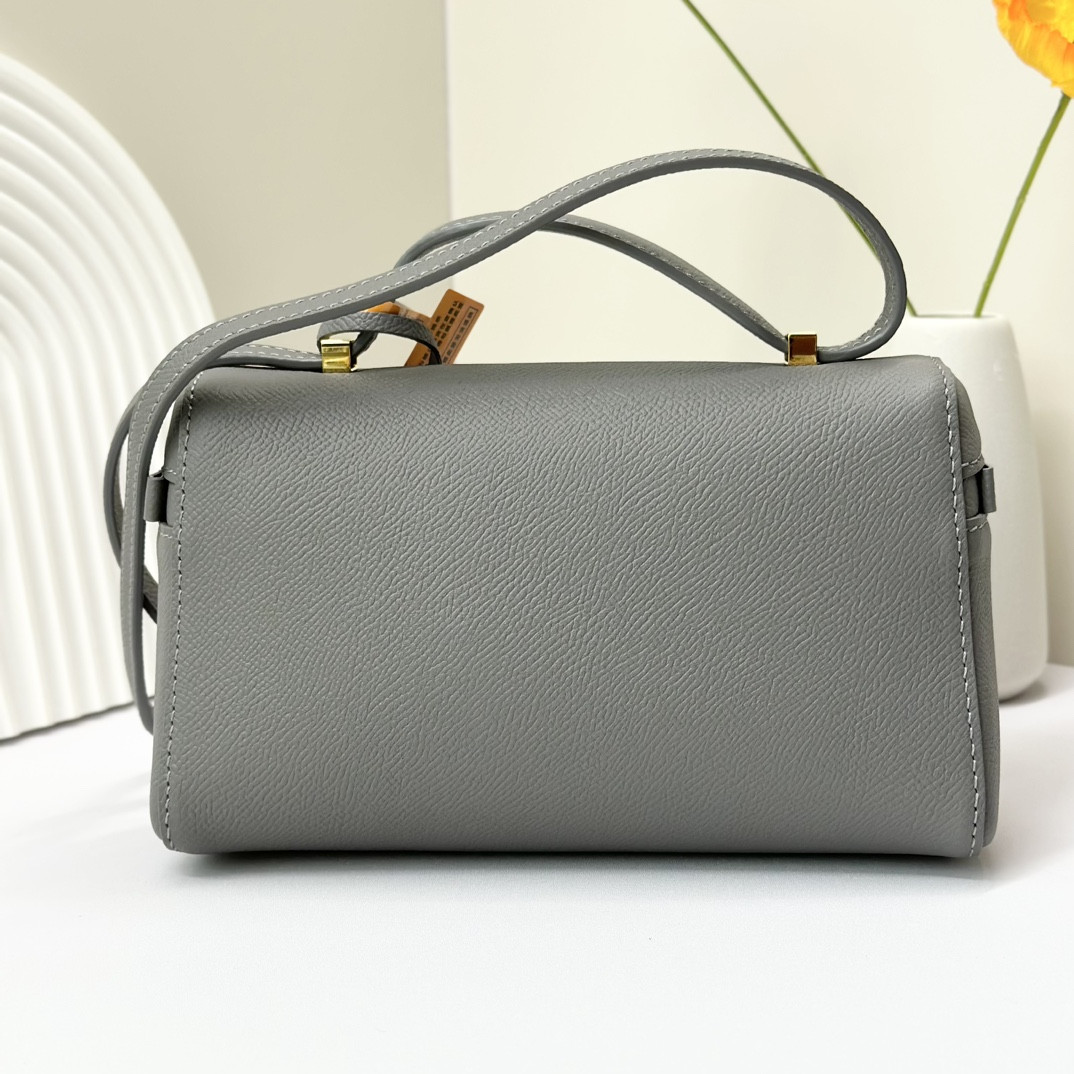 L**o p*ana Extra Pocket L19 Grained Calfskin 11 x 19 x 6.5 cm