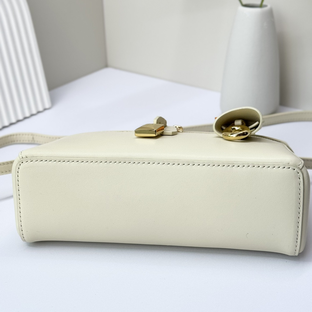 L**o p*ana Extra Pocket L19 Smooth Calfskin 11 x 19 x 6.5 cm