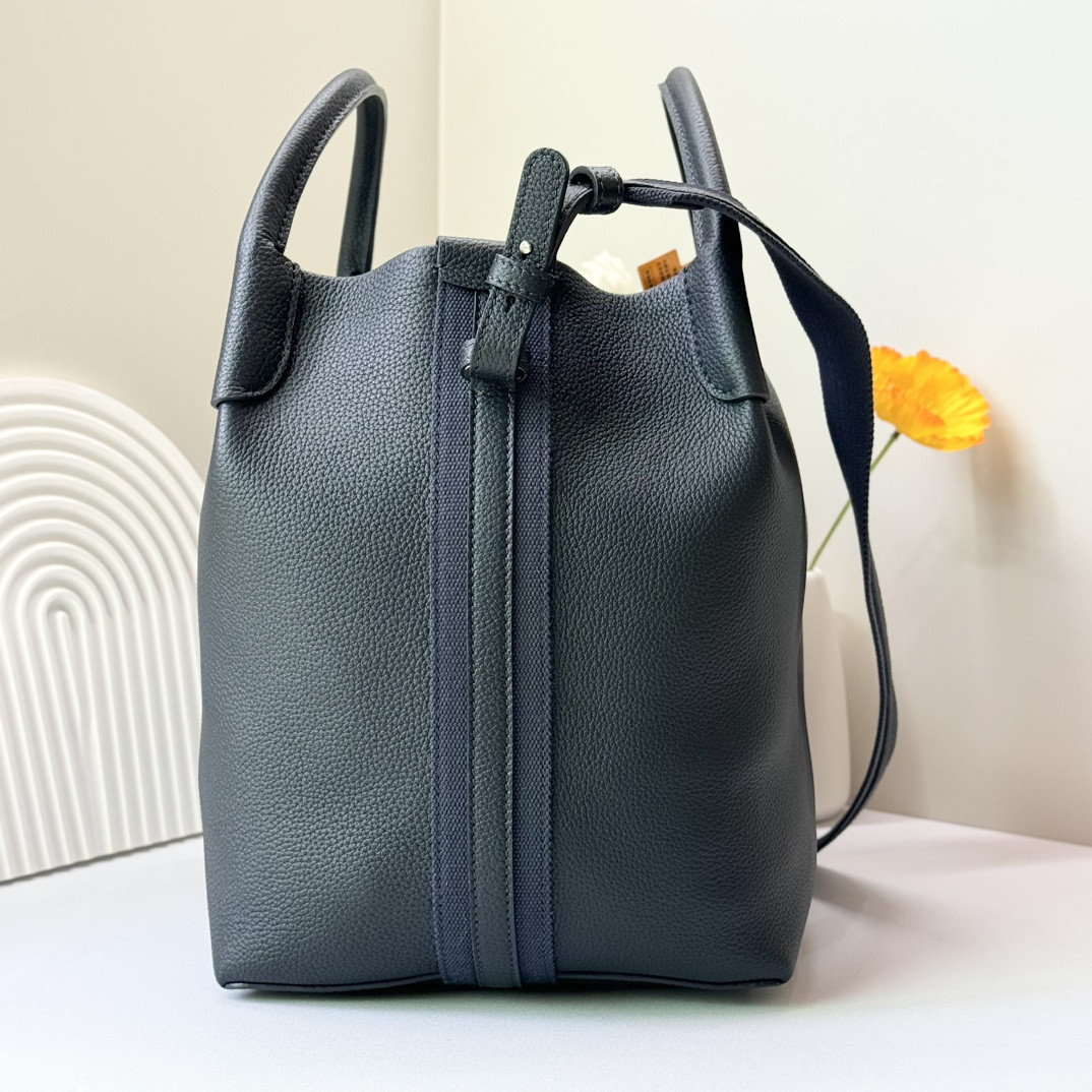 L**o p*ana Large Bale Bag Grained Calfskin 24 x 20 x 27 cm