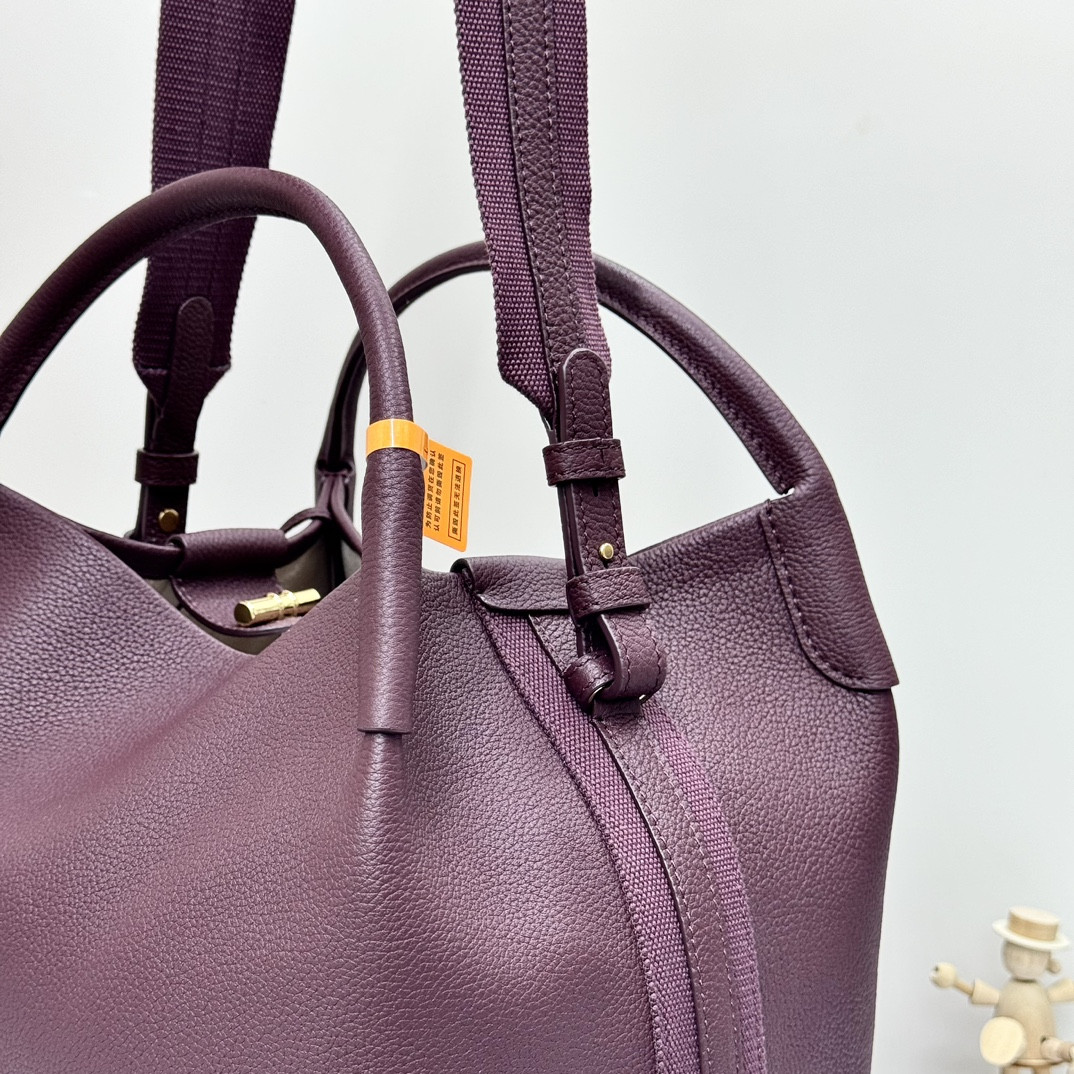 L**o p*ana Large Bale Bag Grained Calfskin 24 x 20 x 27 cm