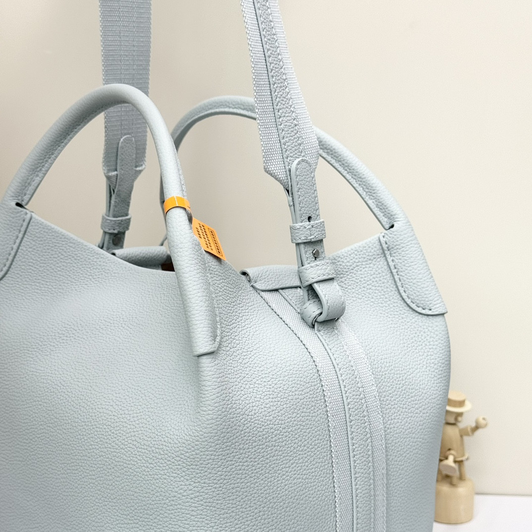 L**o p*ana Large Bale Bag Grained Calfskin 24 x 20 x 27 cm