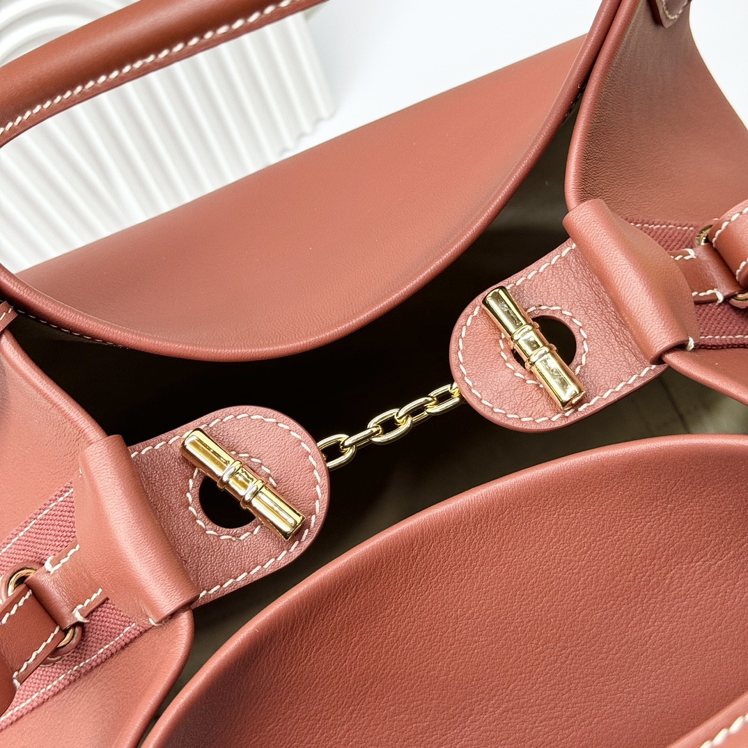 L**o p*ana Large Bale Bag Smooth Calfskin 24 x 20 x 27 cm