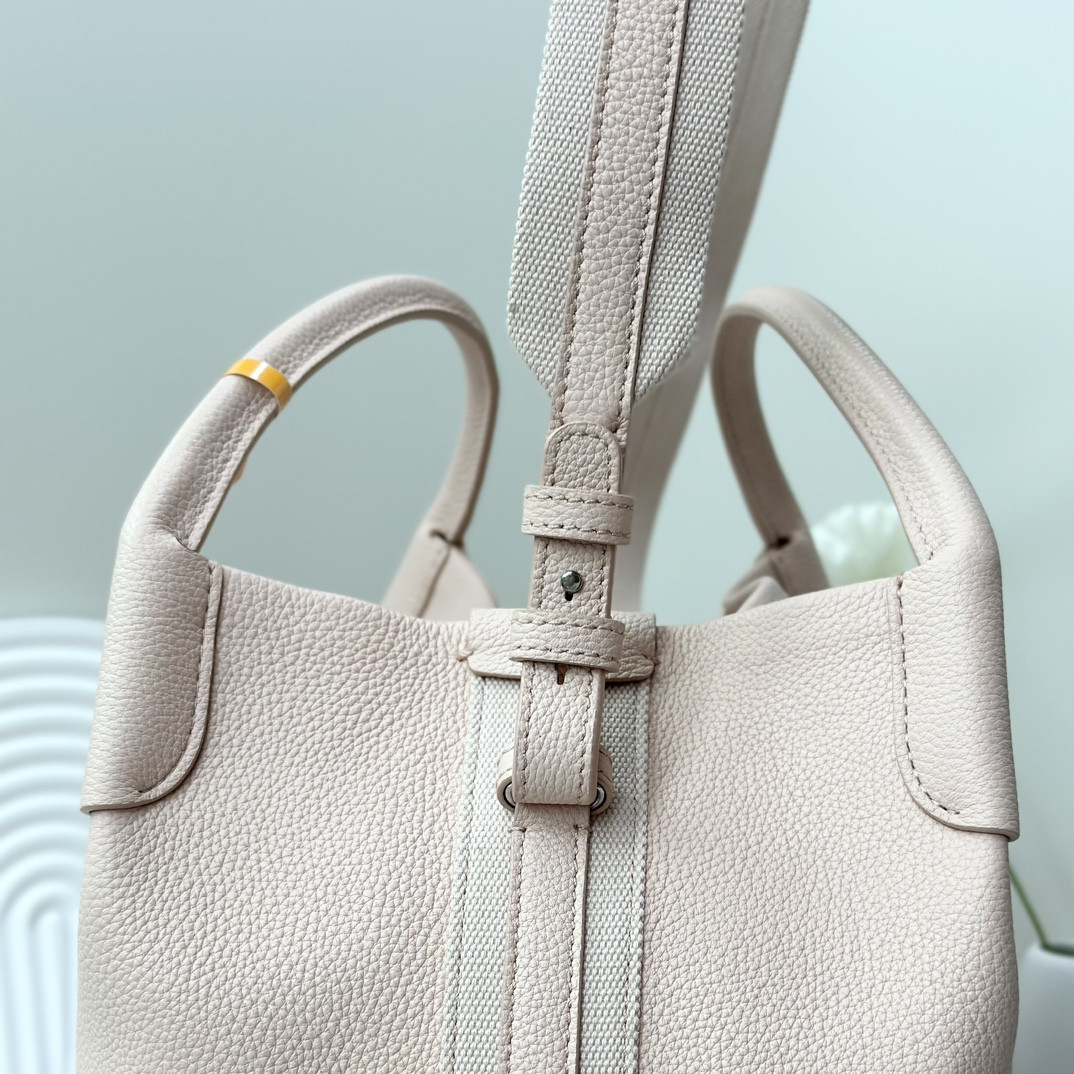 L**o p*ana Large Bale Bag Grained Calfskin 24 x 20 x 27 cm