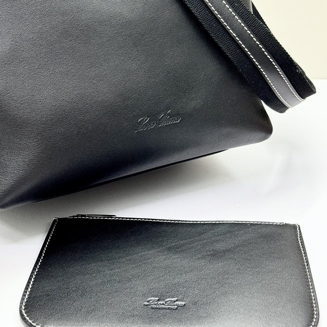 L**o p*ana Large Bale Bag Smooth Calfskin 24 x 20 x 27 cm