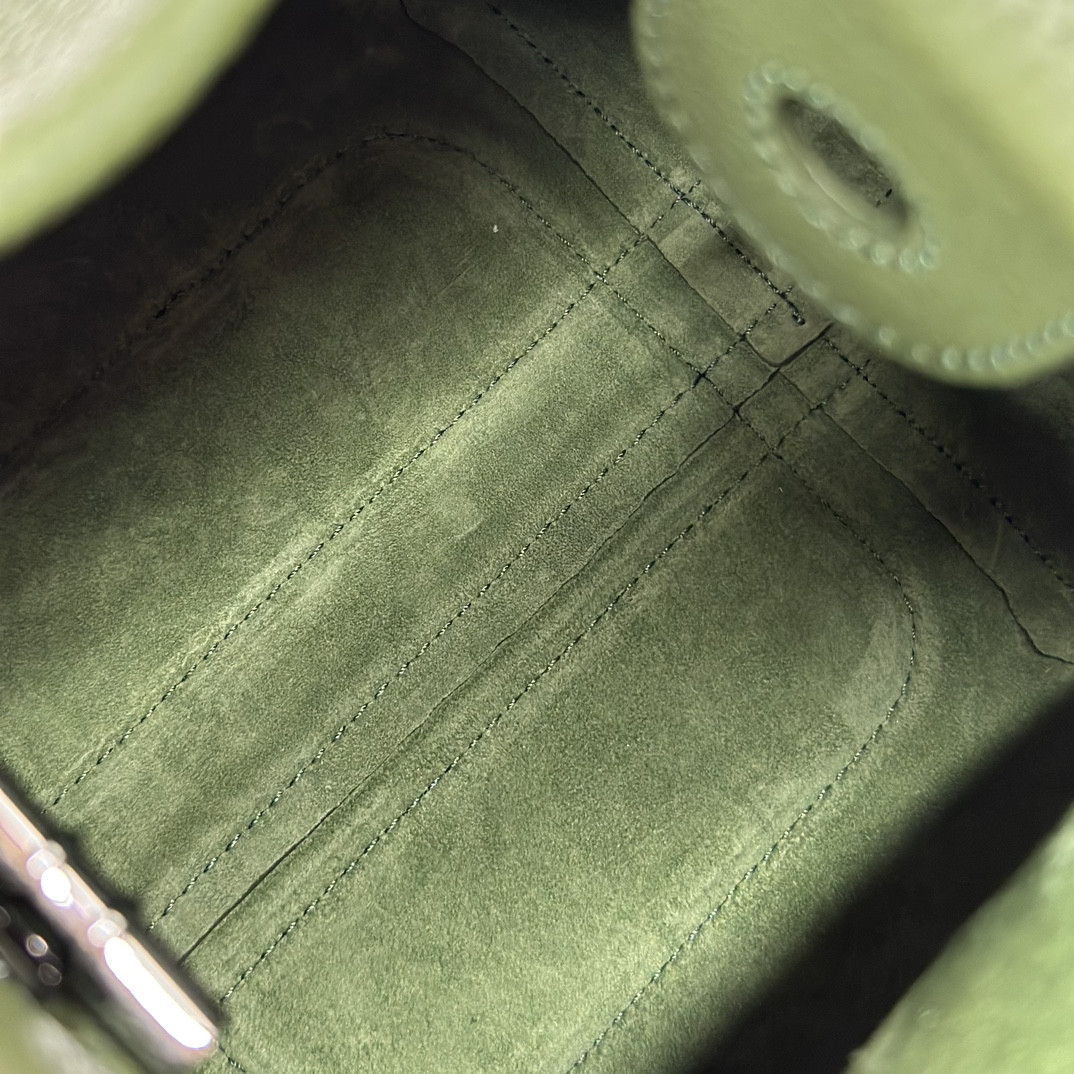 L**o p*ana Micro Bale bag Grained Calfskin 23 x 16 x 14 cm