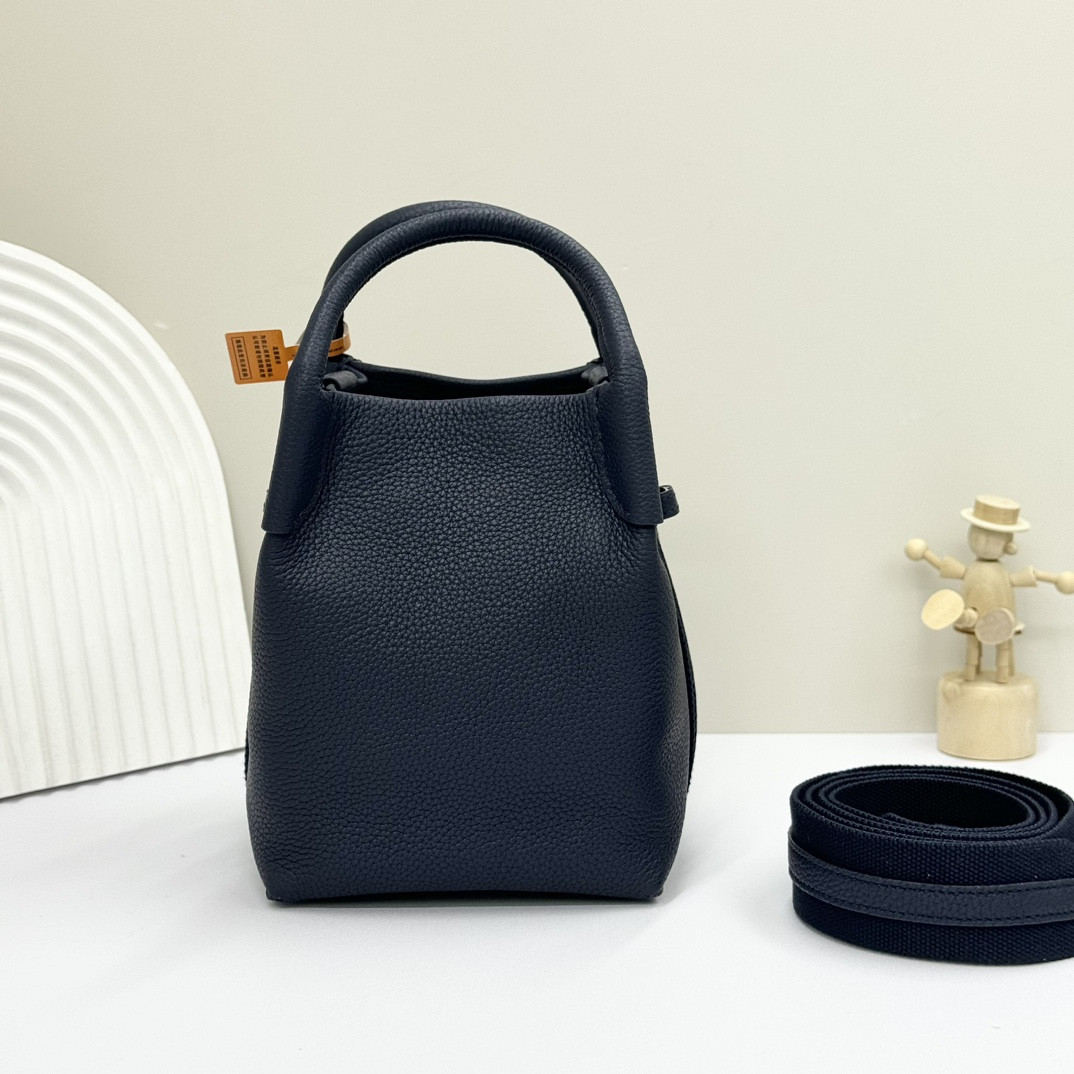 L**o p*ana Micro Bale bag Grained Calfskin 16x13x13cm