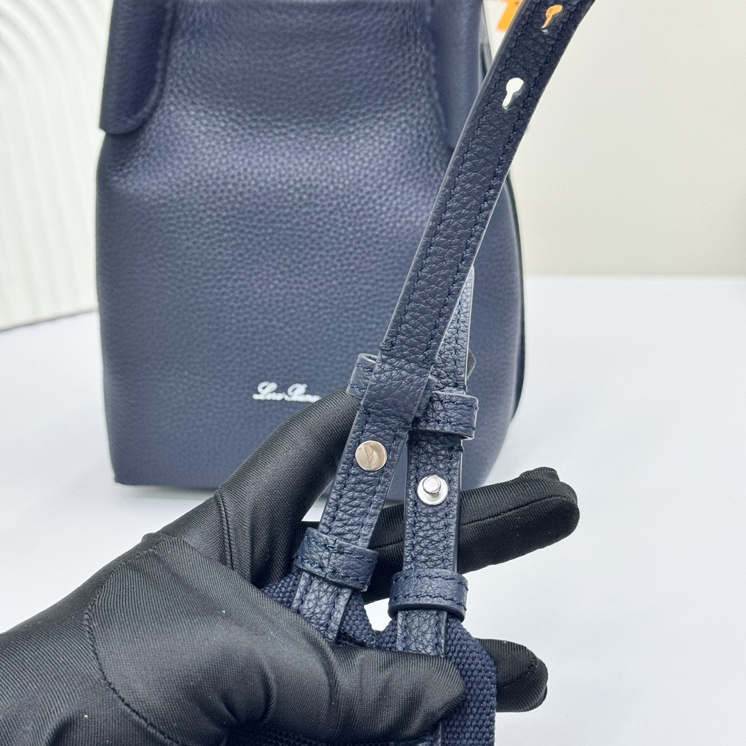 L**o p*ana Micro Bale bag Grained Calfskin 16x13x13cm