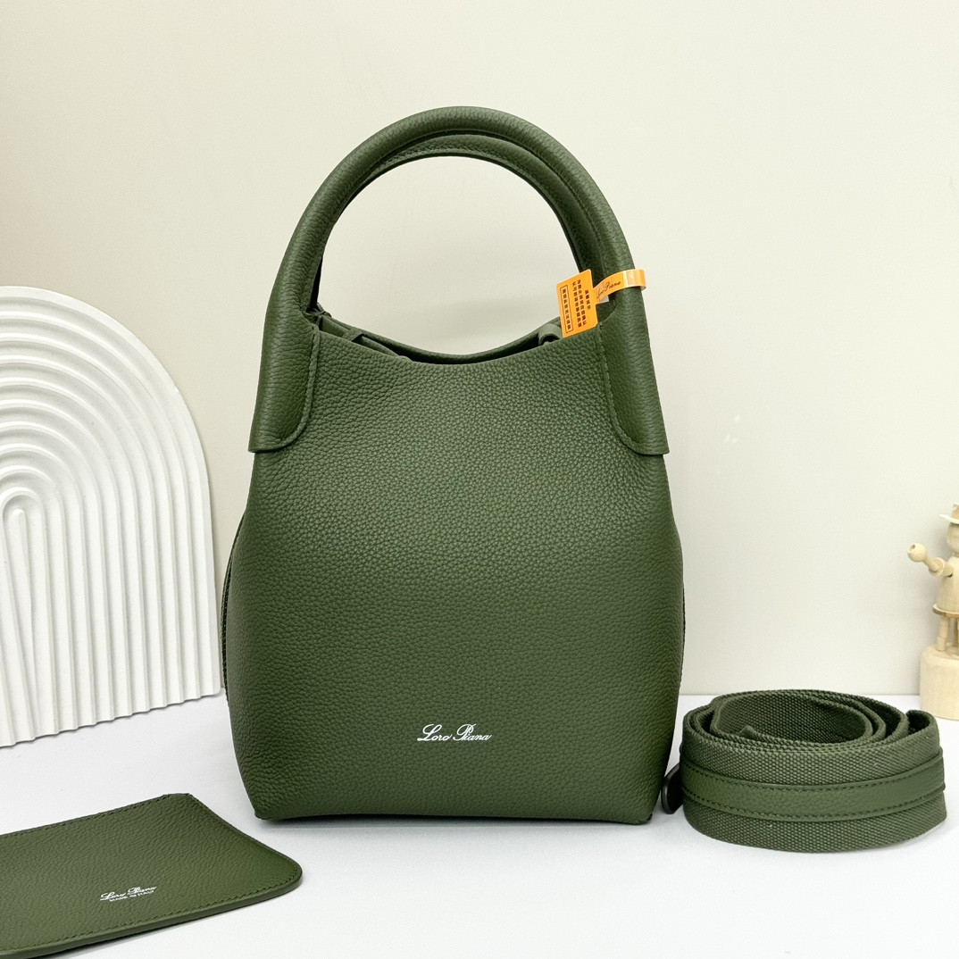 L**o p*ana Small Bale Bag Grained Calfskin 17 x 17 x 21 cm