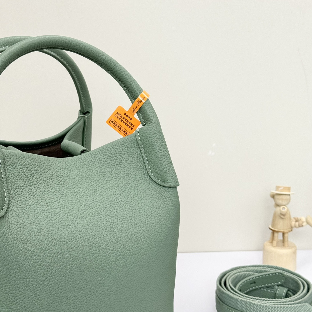 L**o p*ana Small Bale Bag Grained Calfskin 17 x 17 x 21 cm