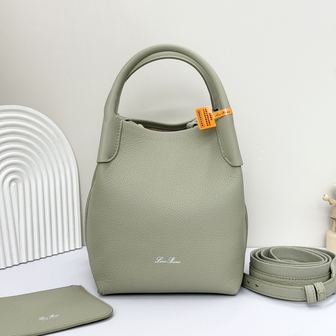 L**o p*ana Small Bale Bag Grained Calfskin 17 x 17 x 21 cm