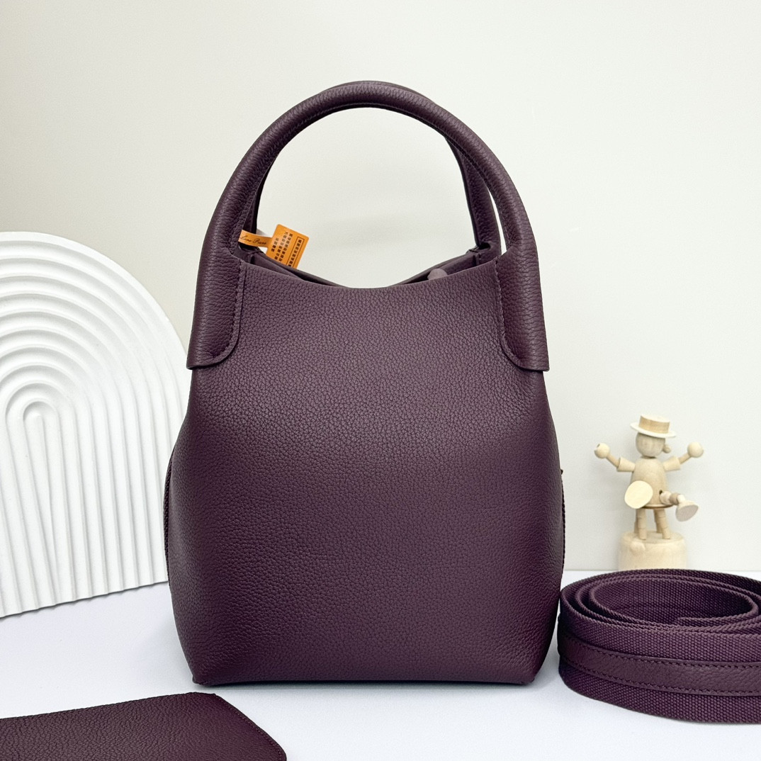 L**o p*ana Small Bale Bag Grained Calfskin 17 x 17 x 21 cm