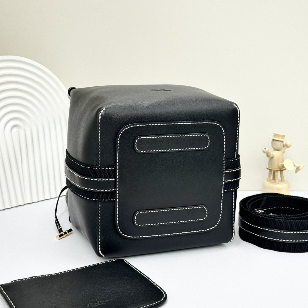 L**o p*ana Small Bale Bag Calfskin 17 x 17 x 21 cm