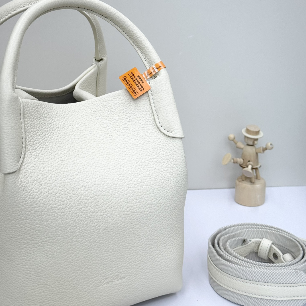 L**o p*ana Small Bale Bag Grained Calfskin 17 x 17 x 21 cm