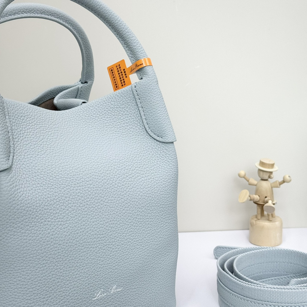 L**o p*ana Small Bale Bag Grained Calfskin 17 x 17 x 21 cm