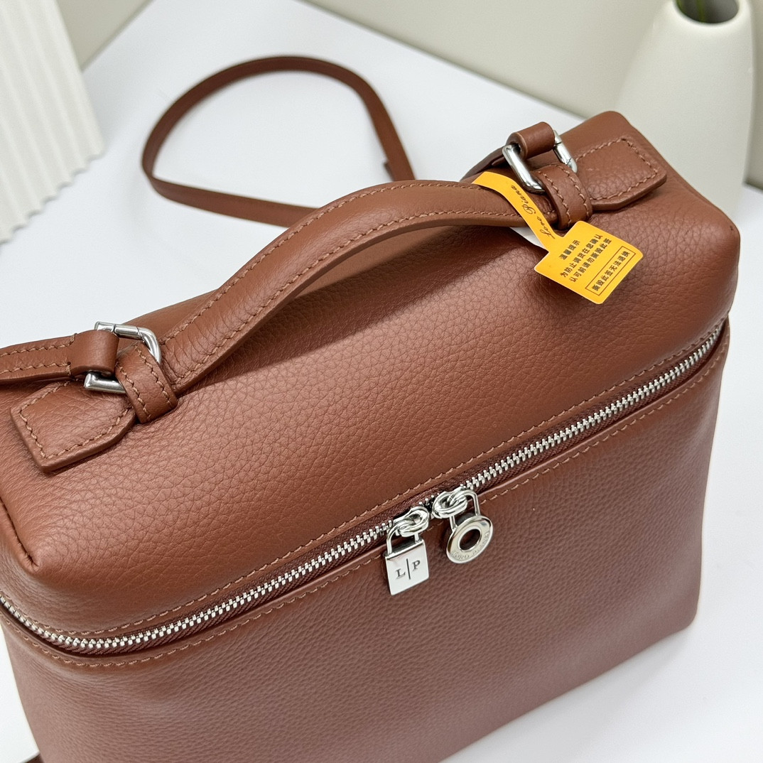 L**o p*ana Extra Pocket backpack L23.5 Grained Calfskin 23 x 21 x 8 cm