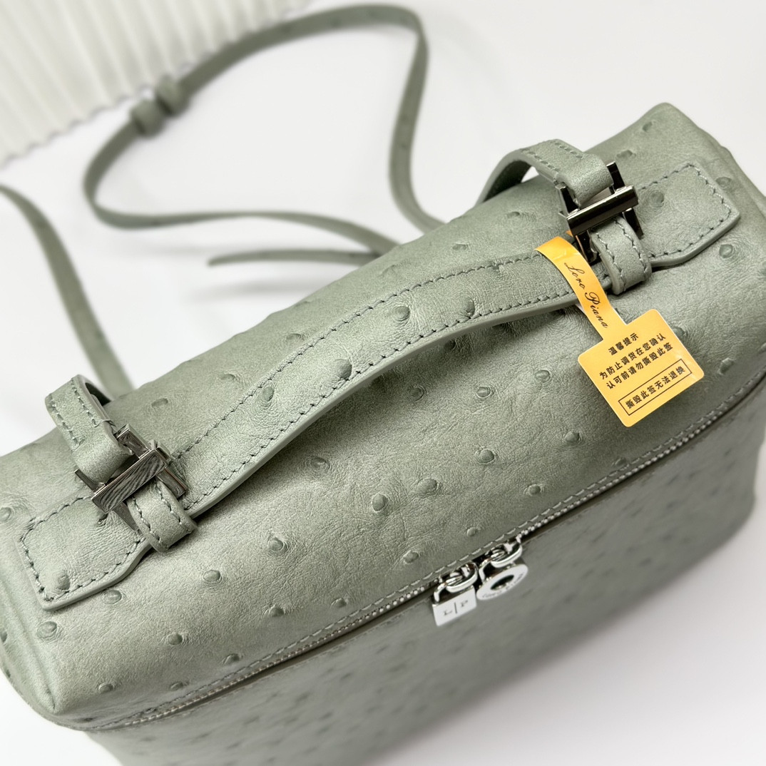 L**o p*ana Extra Pocket backpack L23.5 Ostrich-grained Leather 23 x 21 x 8 cm