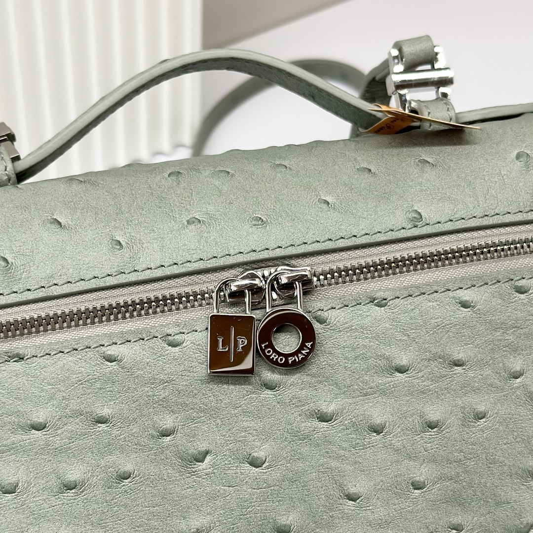 L**o p*ana Extra Pocket backpack L23.5 Ostrich-grained Leather 23 x 21 x 8 cm