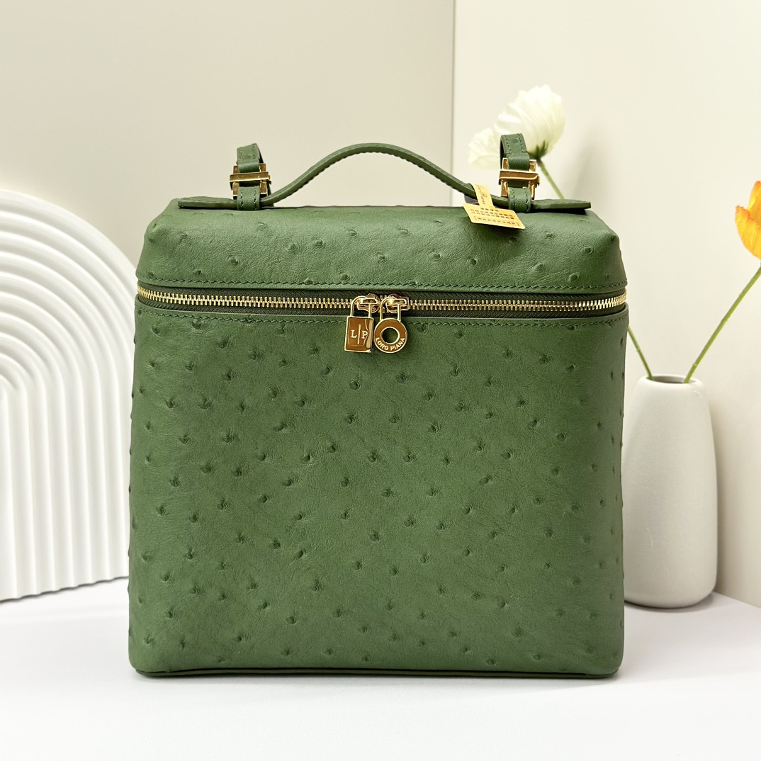 L**o p*ana Extra Pocket backpack L23.5 Ostrich-grained Leather 23 x 21 x 8 cm