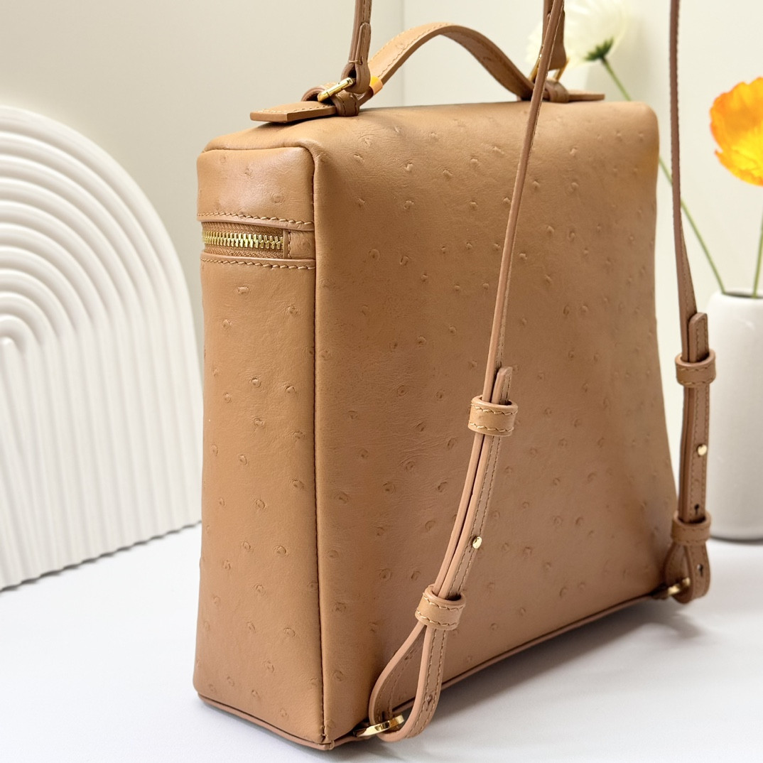 L**o p*ana Extra Pocket backpack L23.5 Ostrich-grained Leather 23 x 21 x 8 cm
