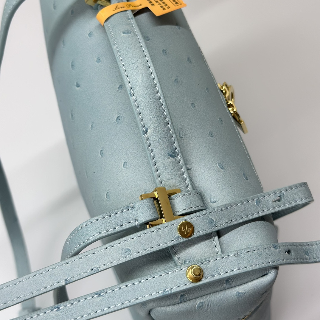 L**o p*ana Extra Pocket backpack L23.5 Ostrich-grained Leather 23 x 21 x 8 cm