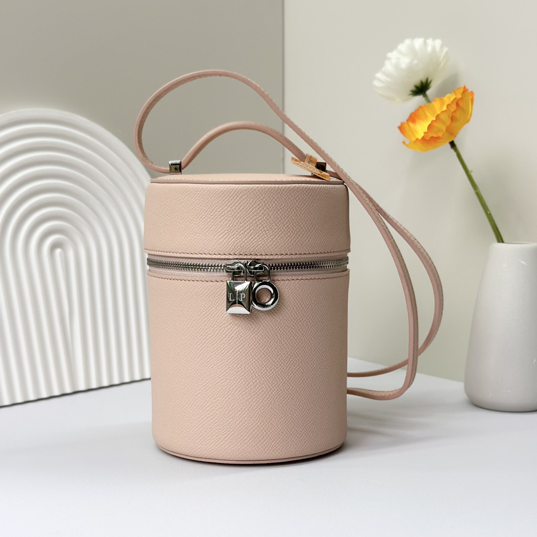 L**o p*ana Extra Case Textured Calfskin 12 x16 x12cm