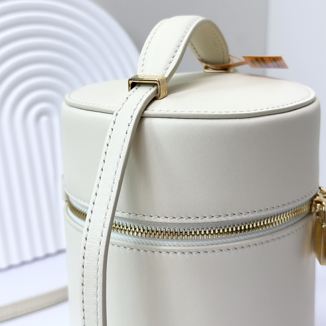 L**o p*ana Extra Case Smooth Calfskin 12 x16 x12cm