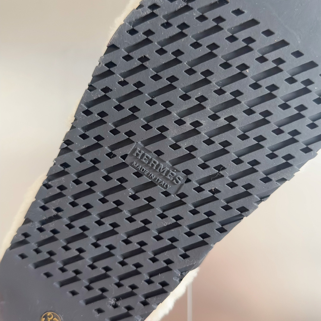 UA Hermès Chypre sandal