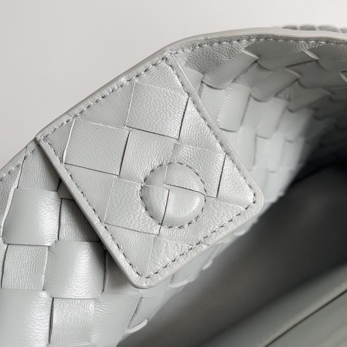 Bo*te*ga Ve*ne*ta East-West Andiamo 29x10x18CM