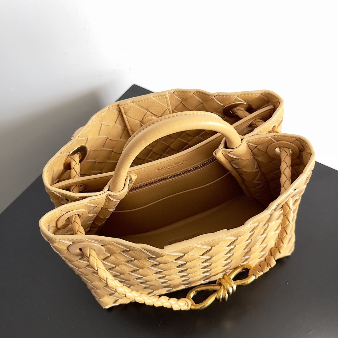 Bo*te*ga Ve*ne*ta Small Andiamo 25x22x10.5cm