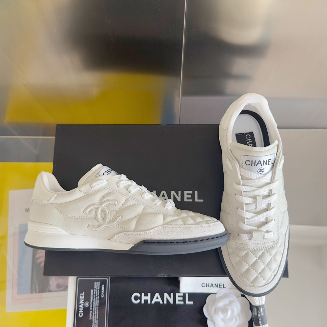 UA Ch*el SNEAKER