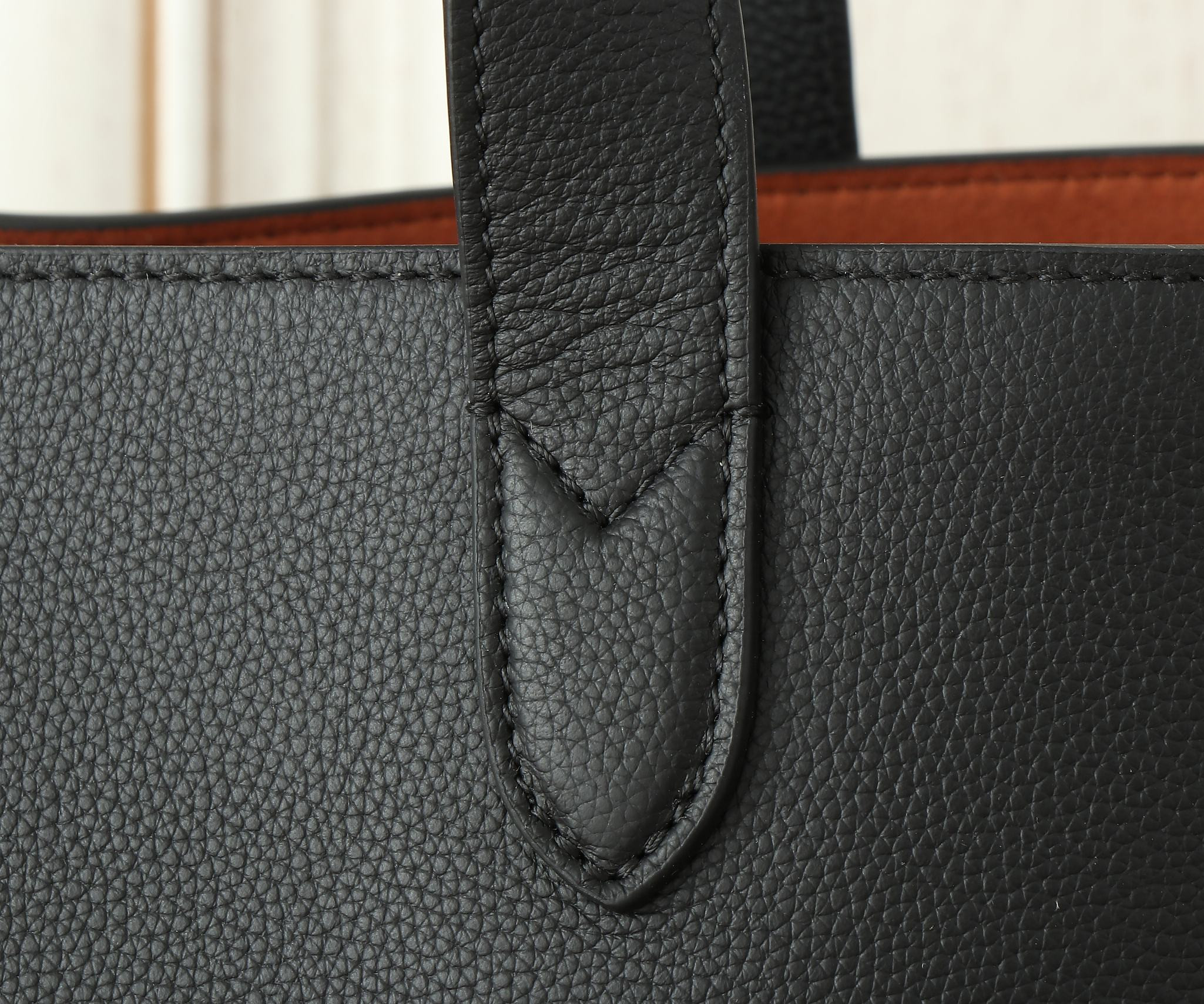 LV Low Key Cabas MM M25341 47x30x14cm