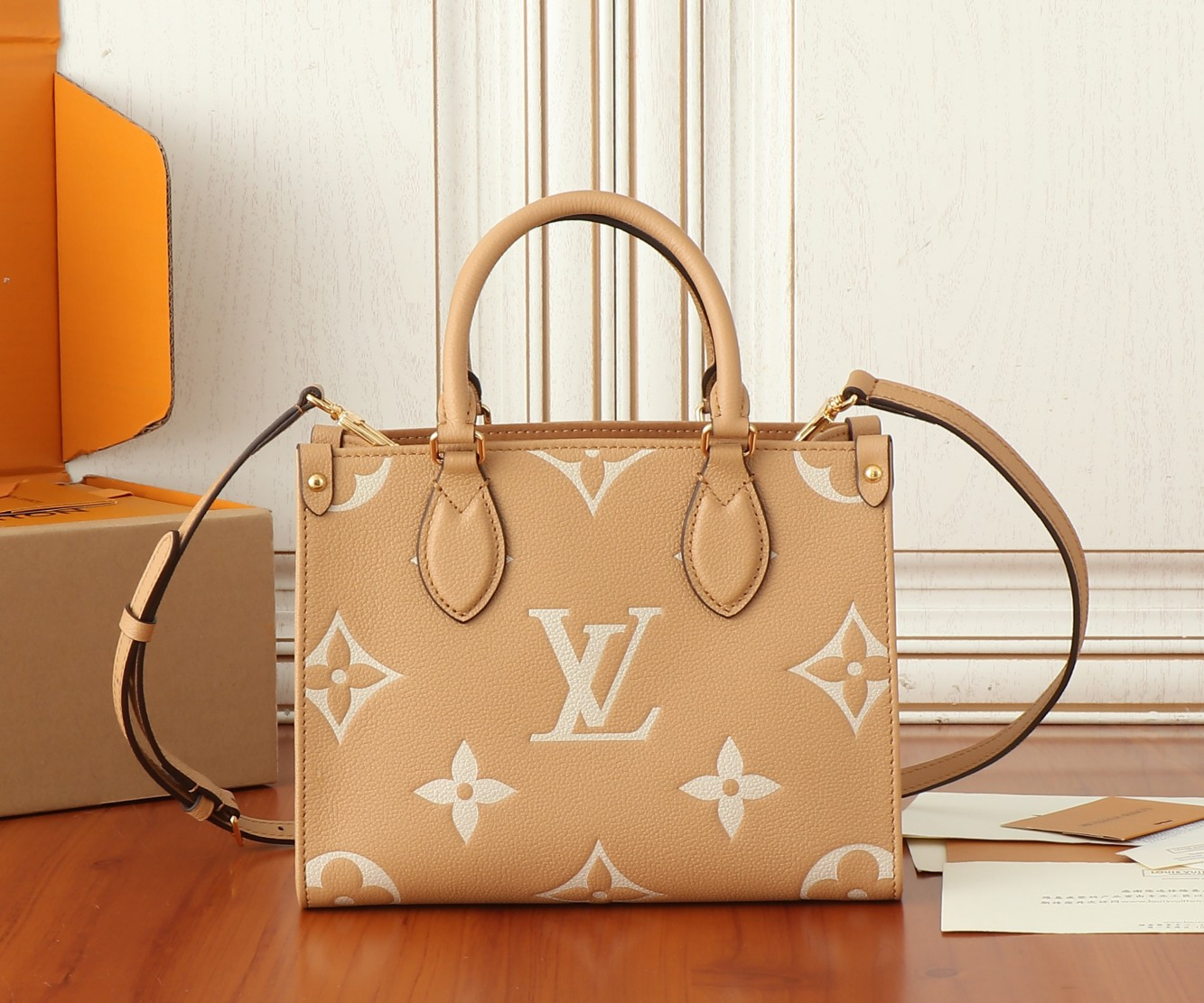 LV OnTheGo PM M12513  24.9 x 19.1 x 11.4 cm