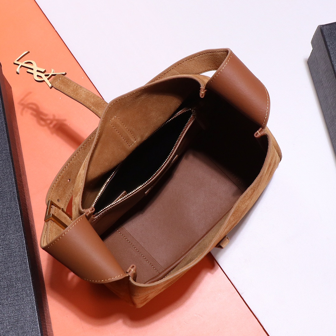 Y*L LE 5 À 7 23x22x8cm