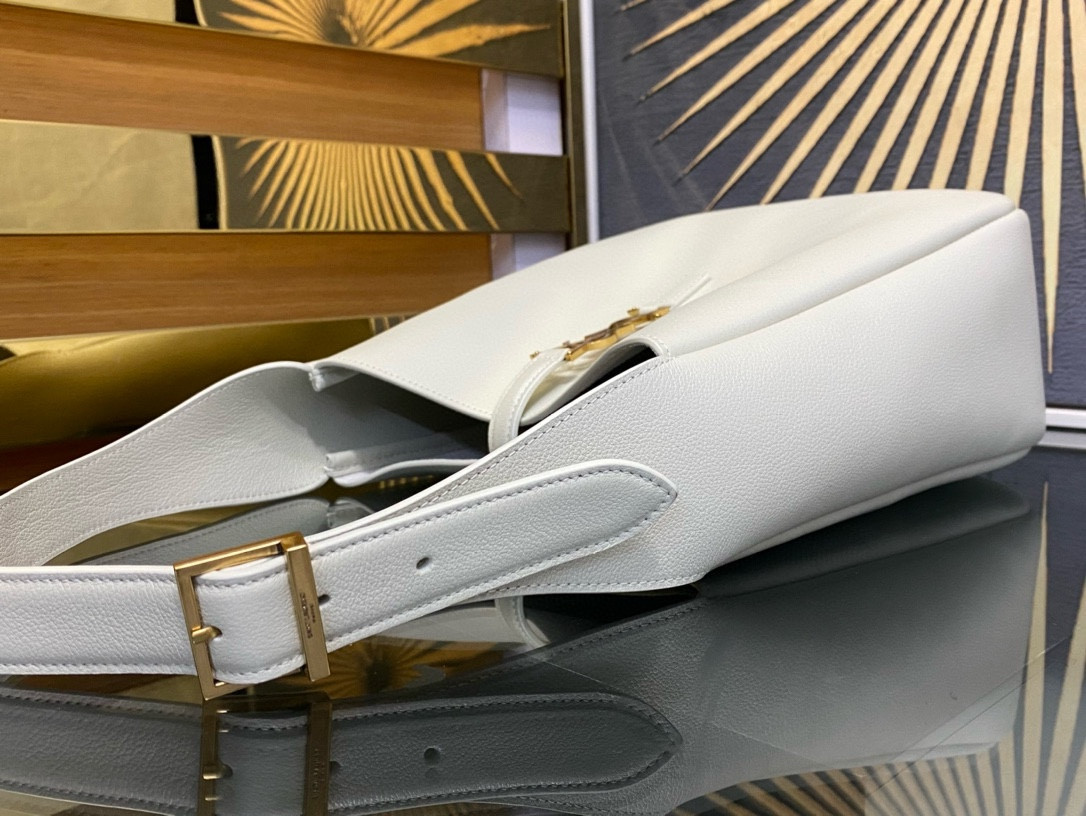 Y*L LE 5 À 7 23x22x8cm